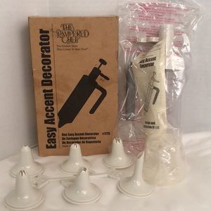 Pampered Chef Easy Accent Decorator #1775 NEW